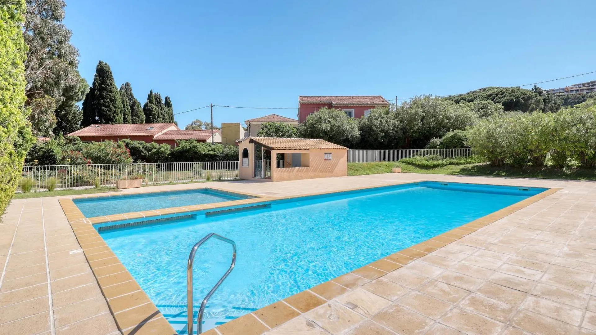Magnificent Newly Renovated Close To Beach & Swimming Pool Apartment Le Lavandou